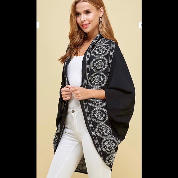Embroidered Black and White Border Kimono - Picture 7 of 11